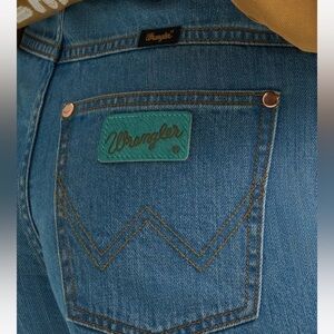 LAINEY WILSON X WRANGLER EMBROIDERED COWBOY SHORT NWT 31